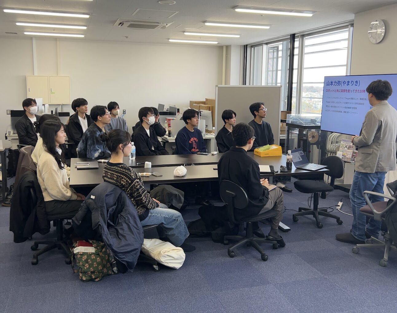 伊丹研究室での講演の様子