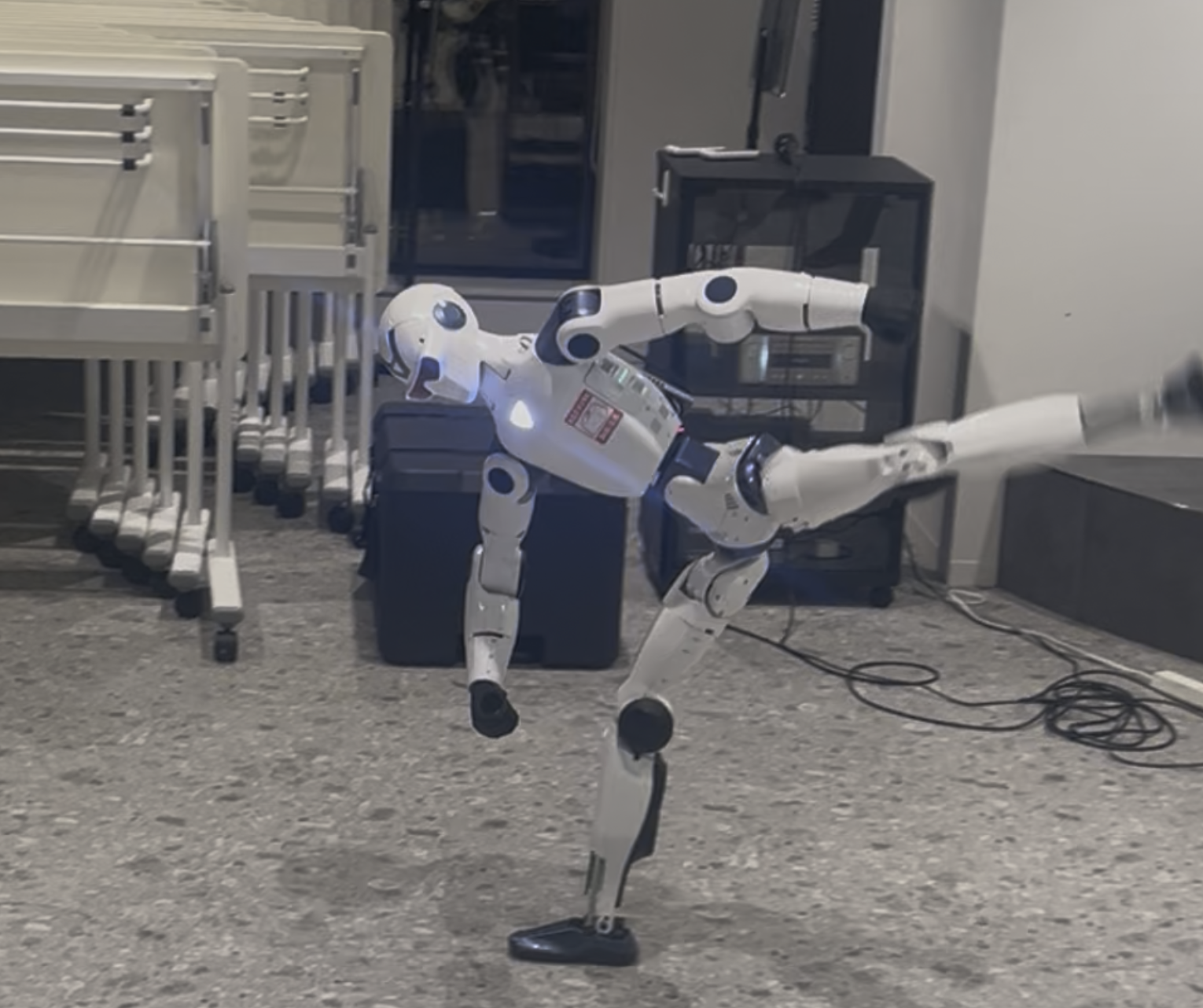 会場で稼働するUnitree G1の実機デモンストレーション