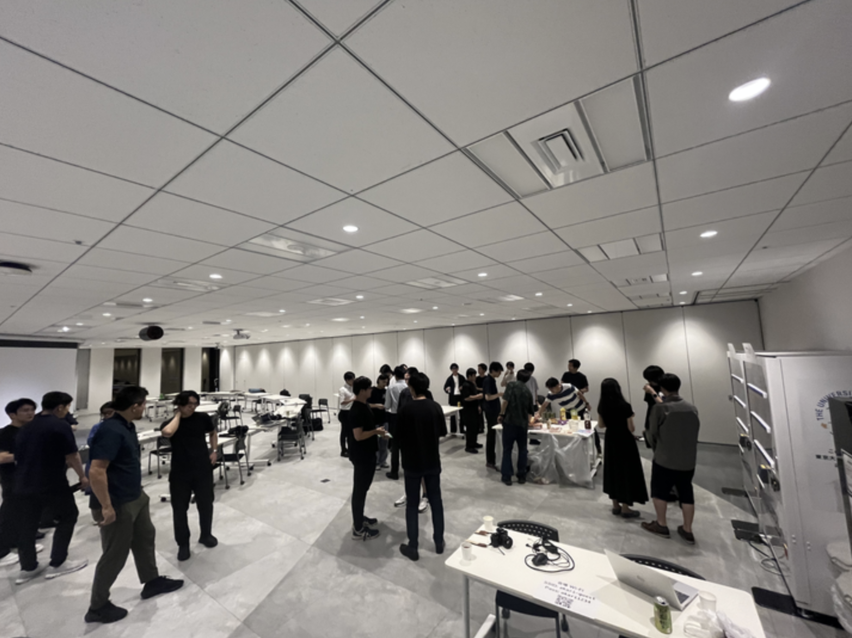 ライトニングトークで登壇者が話している様子