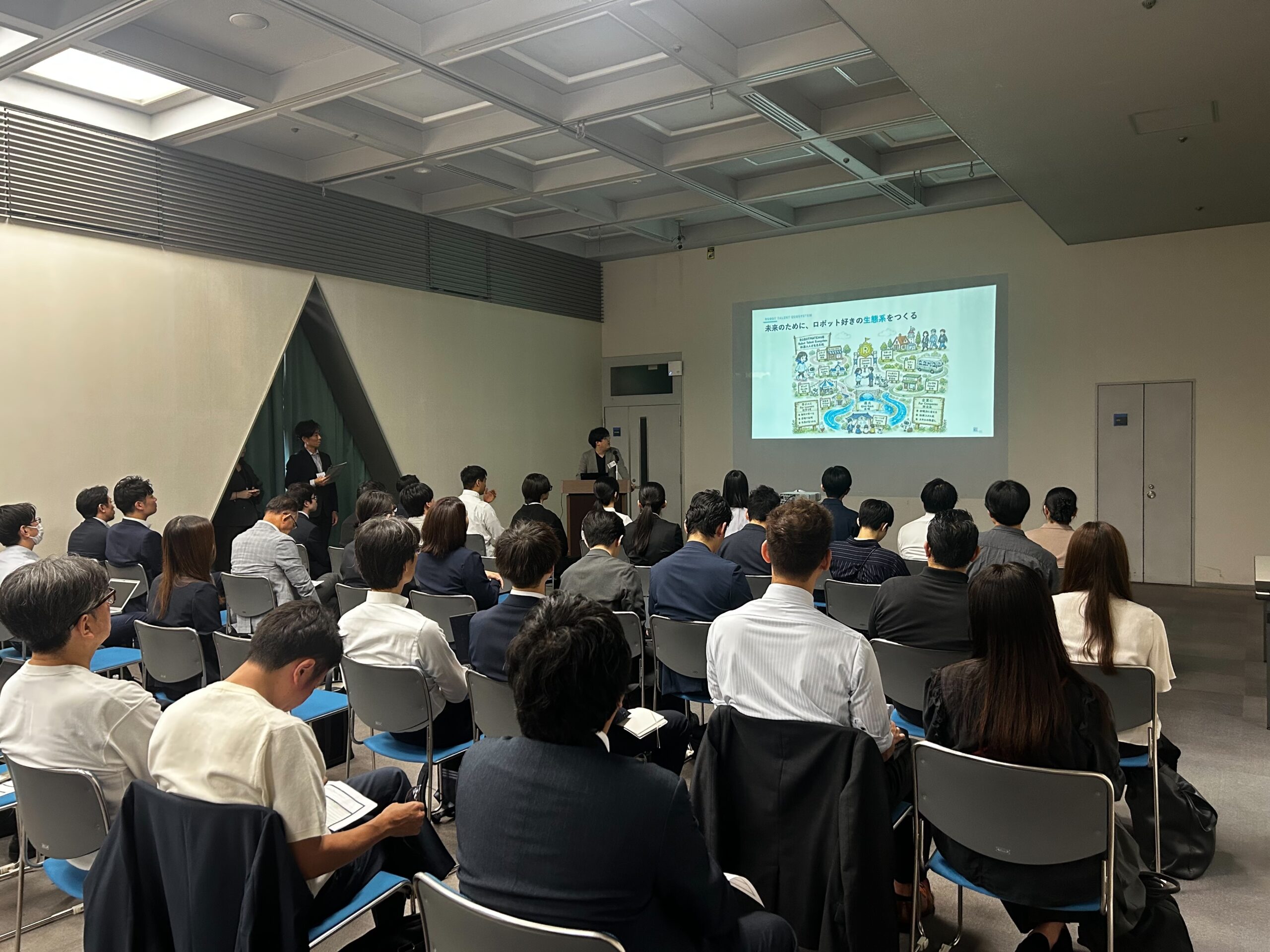 学生未来コンテストで登壇する山本力弥